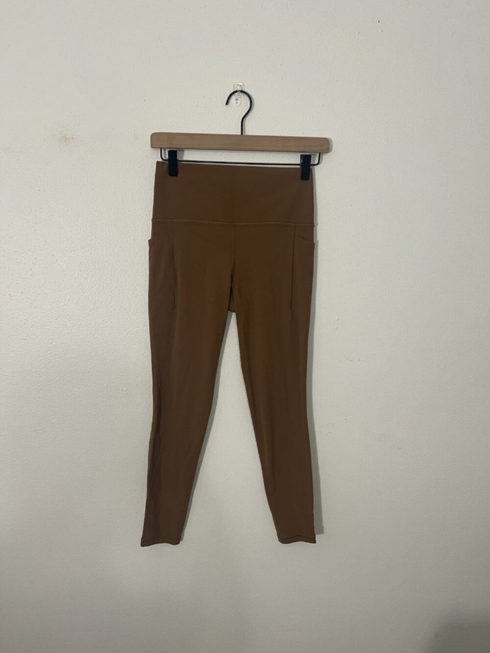 Athleta Brown Tan Salutation Stash Tight Size Small 25” Pockets Athletic Gym